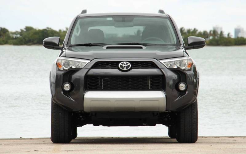 Comparison Toyota 4Runner TRD OFFRoad 2019 vs Toyota Hilux Surf 2017 SUV Drive